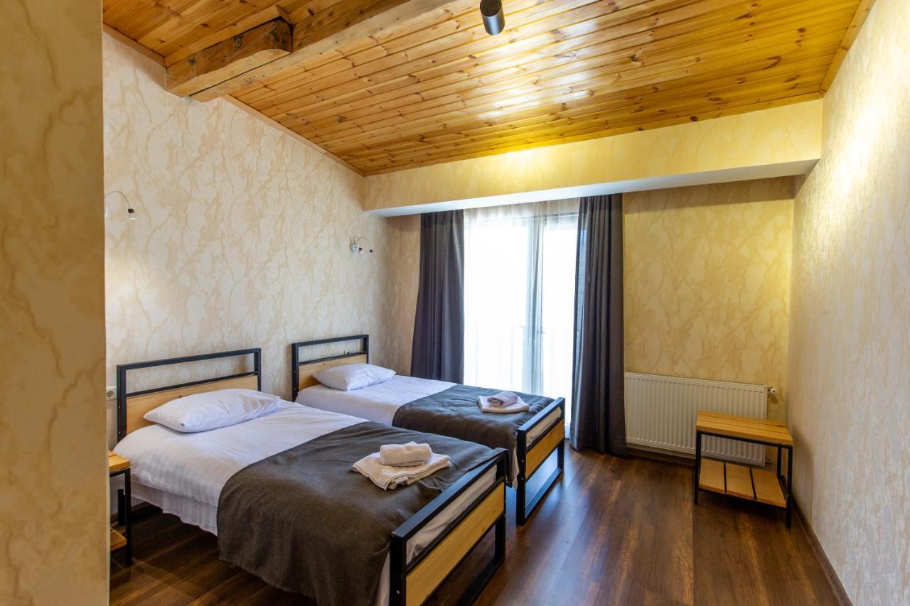 Mestia Hotel Amirani エクステリア 写真