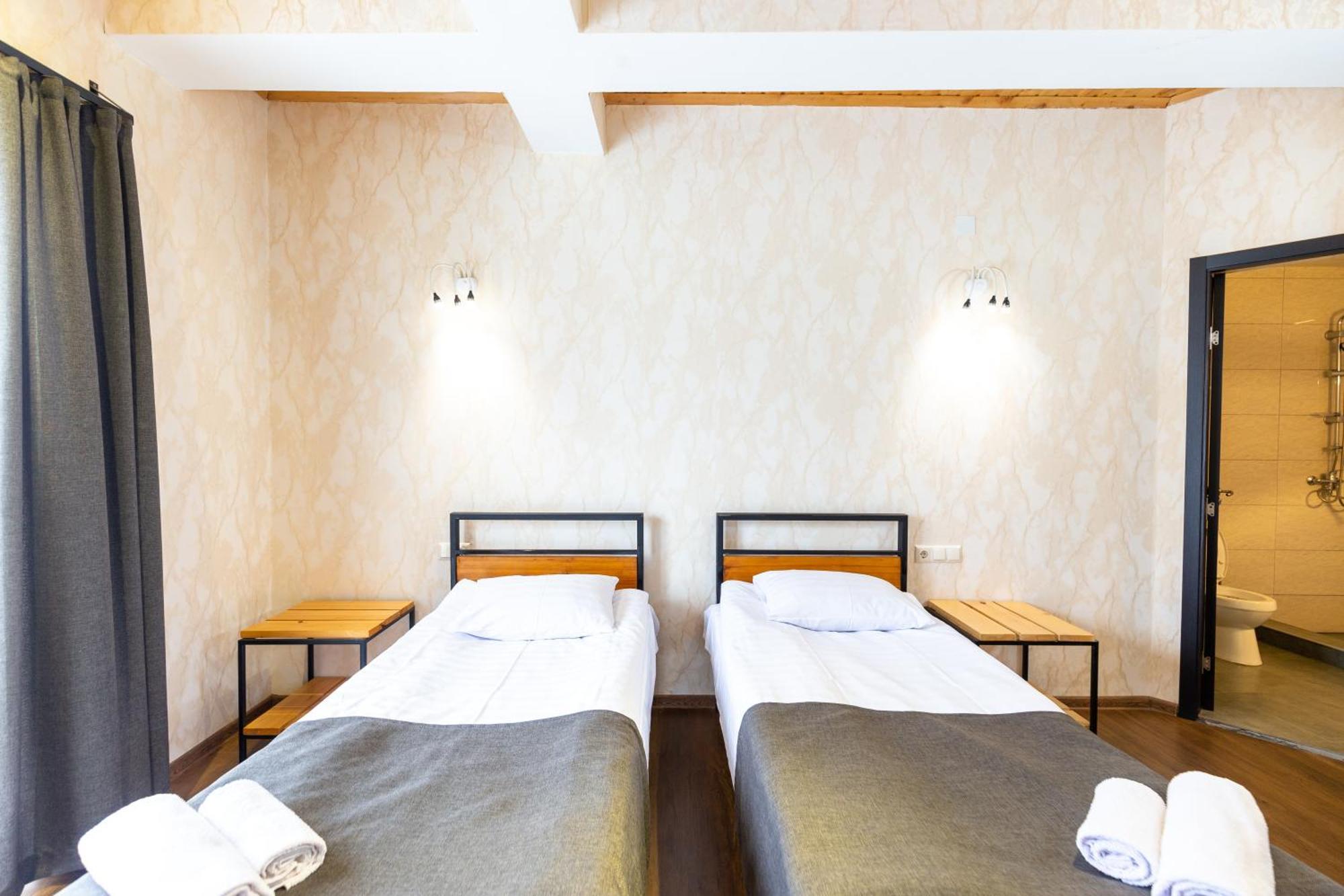 Mestia Hotel Amirani エクステリア 写真