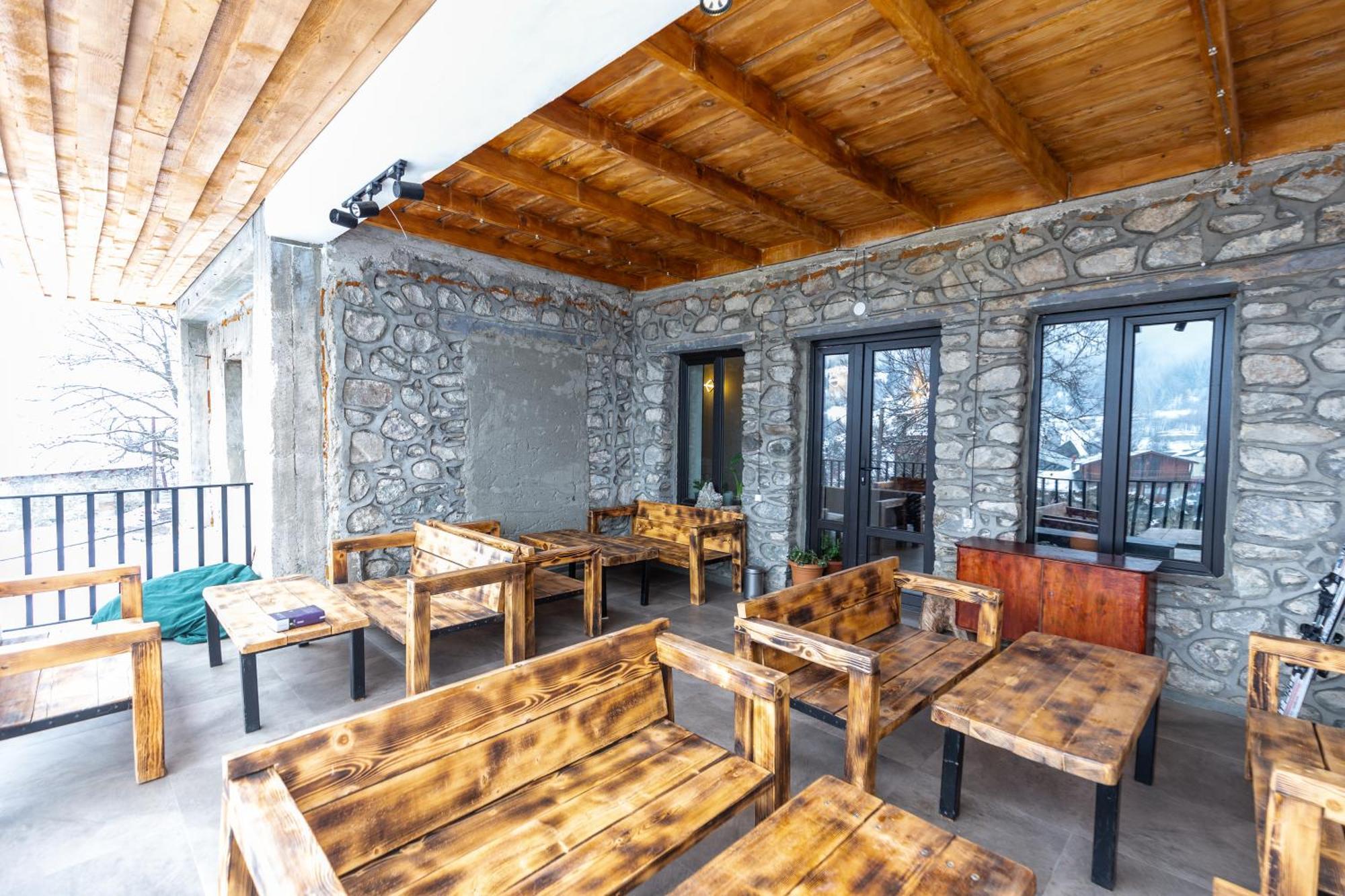 Mestia Hotel Amirani エクステリア 写真