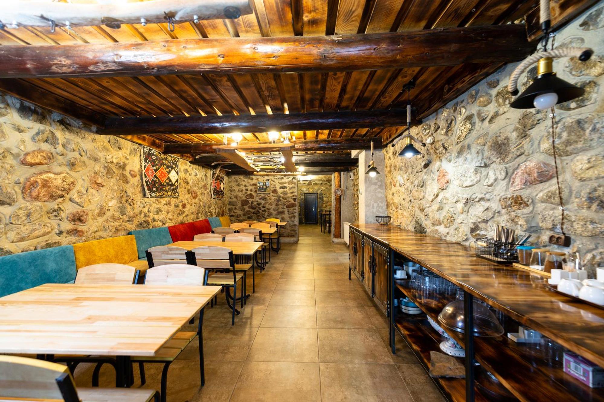 Mestia Hotel Amirani エクステリア 写真