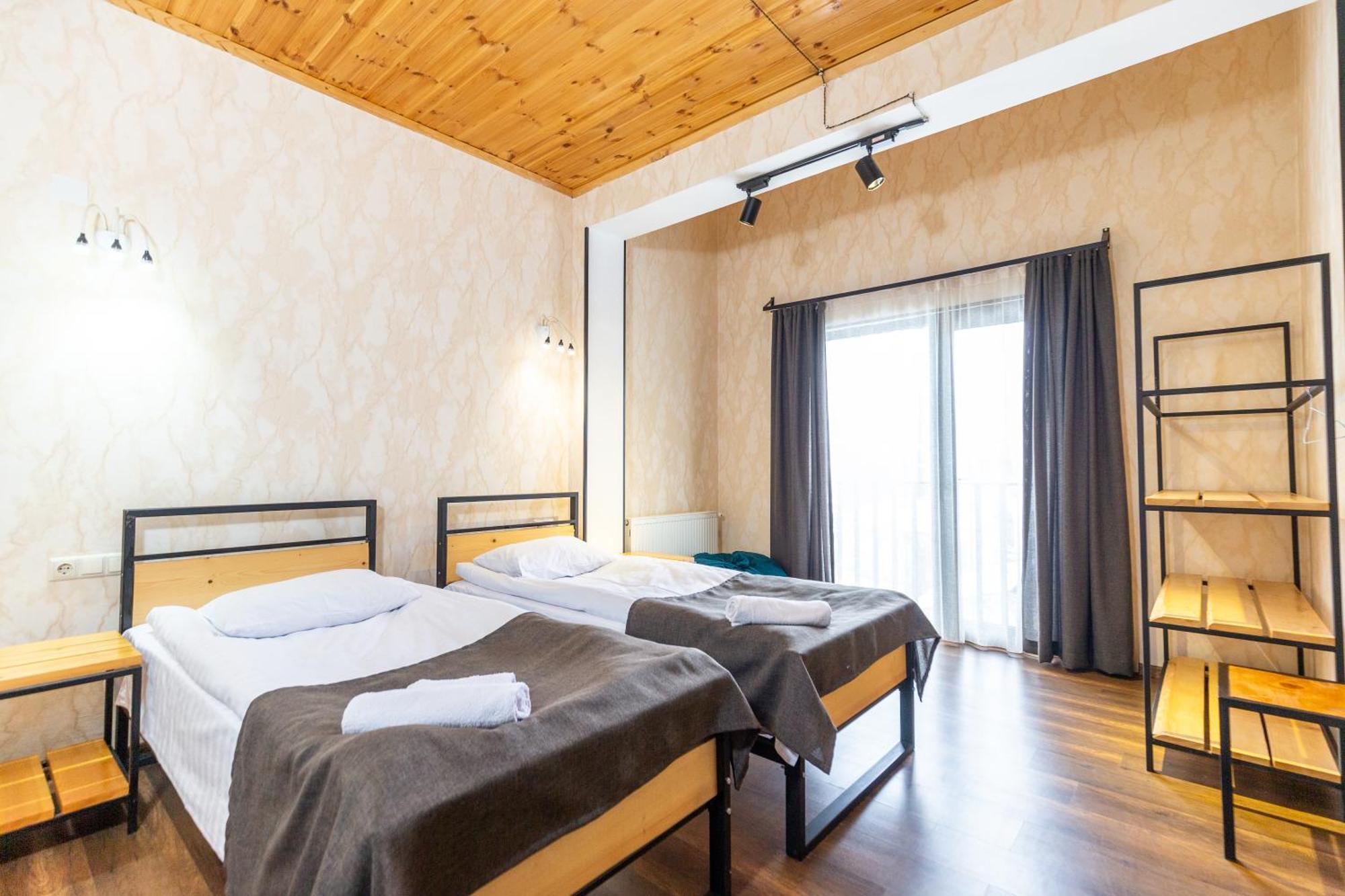 Mestia Hotel Amirani エクステリア 写真