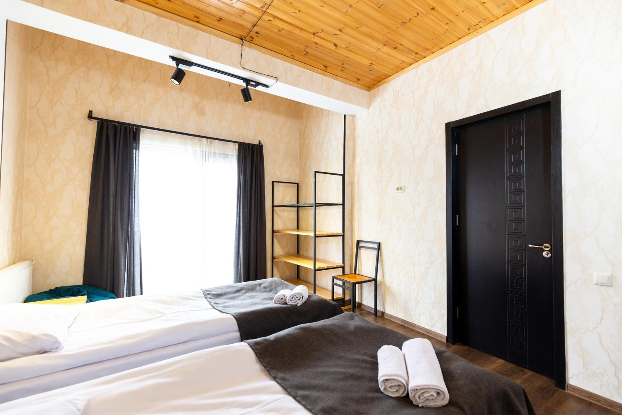 Mestia Hotel Amirani エクステリア 写真