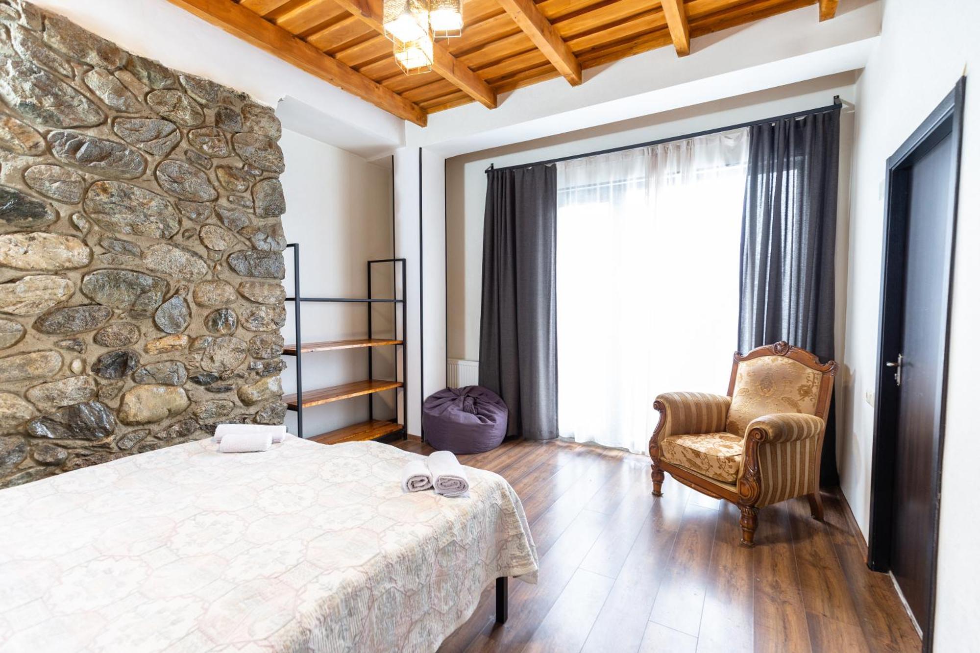 Mestia Hotel Amirani エクステリア 写真