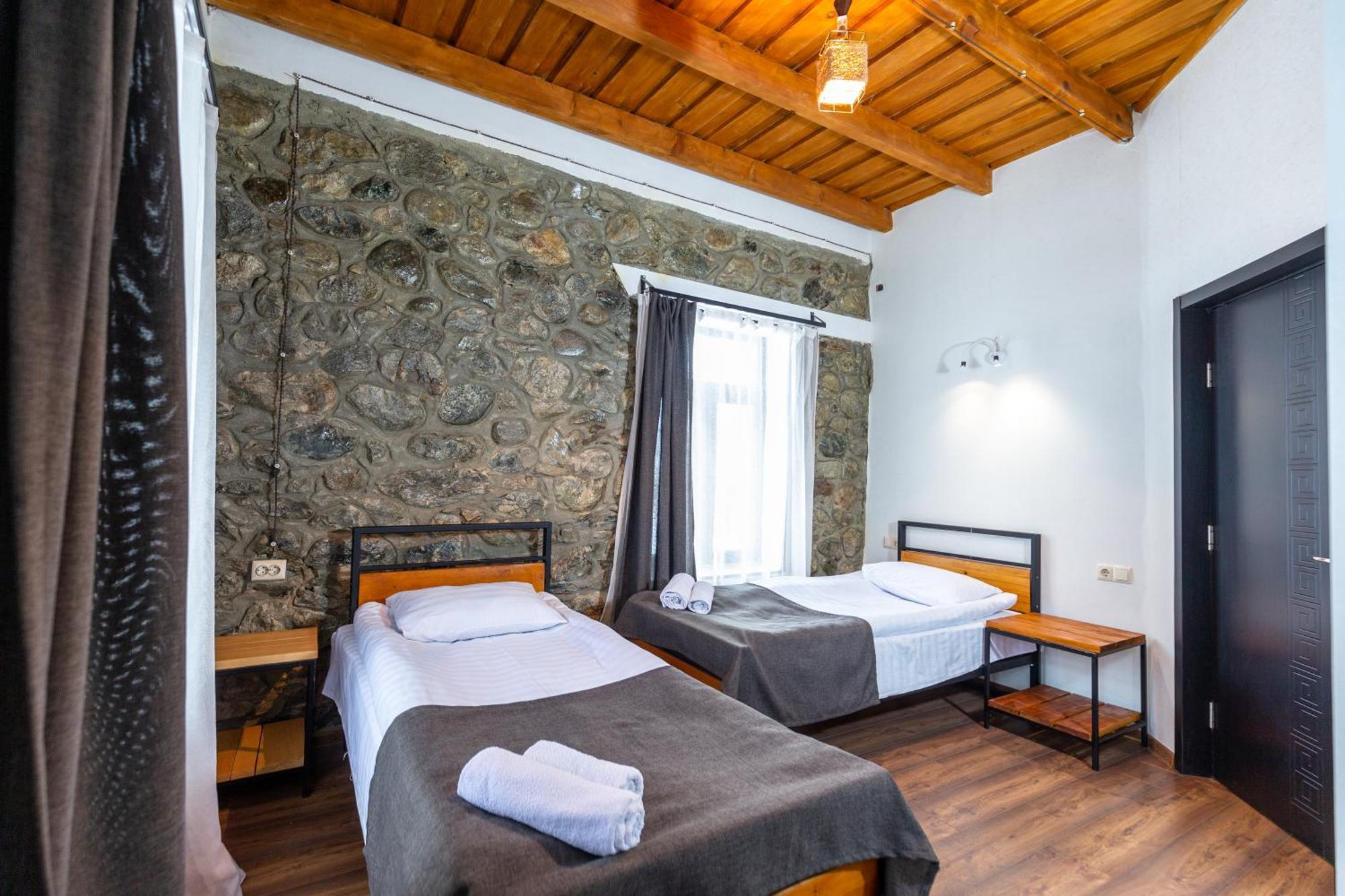 Mestia Hotel Amirani エクステリア 写真