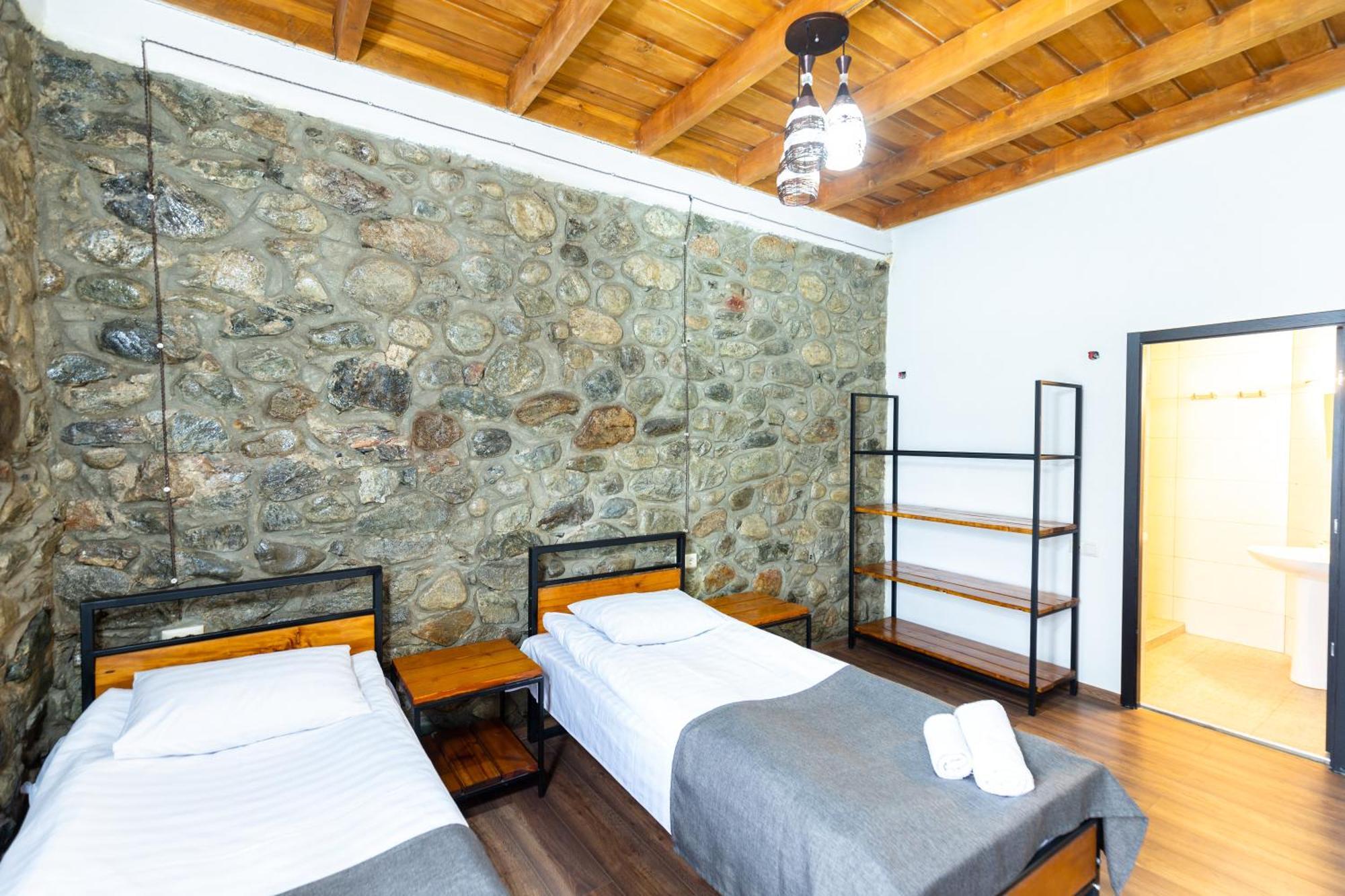 Mestia Hotel Amirani エクステリア 写真