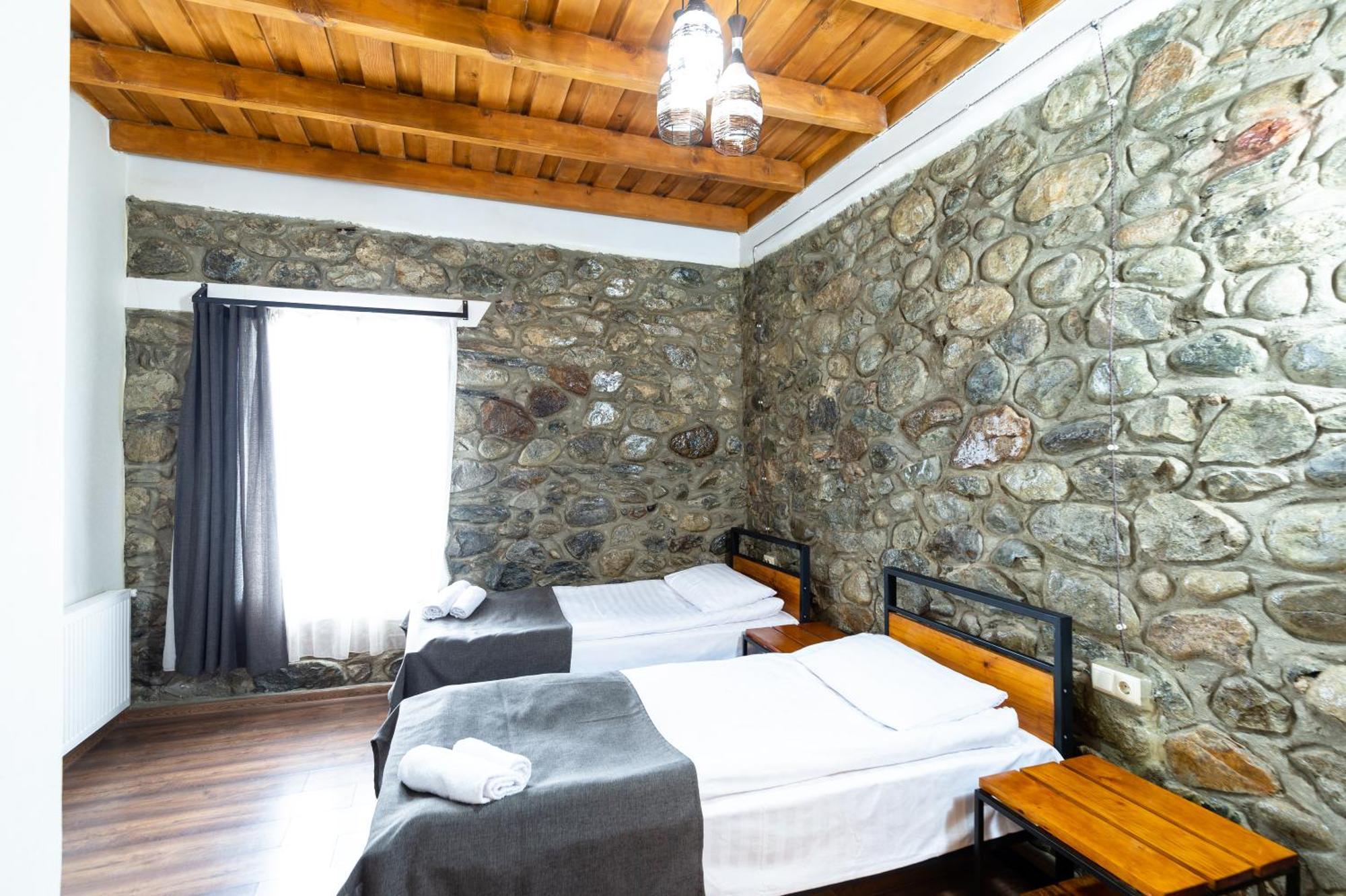 Mestia Hotel Amirani エクステリア 写真
