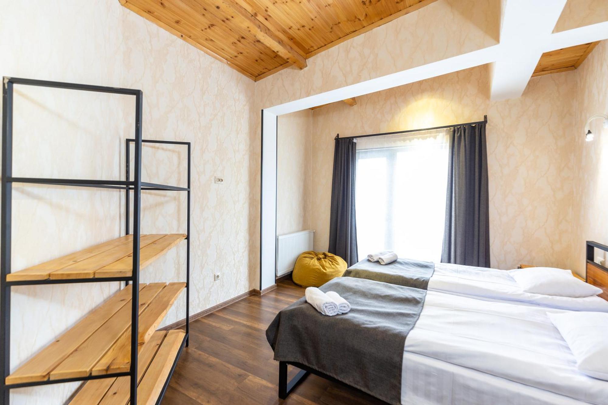Mestia Hotel Amirani エクステリア 写真
